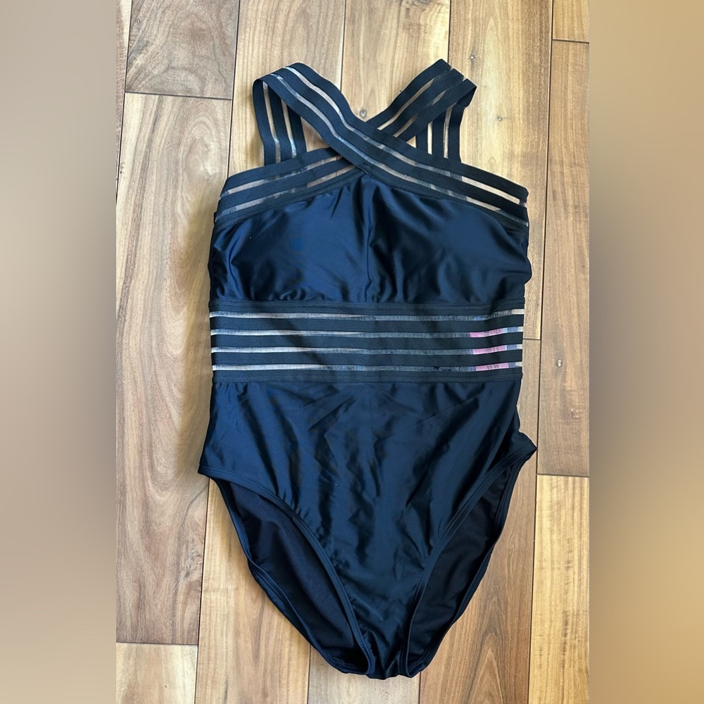 NWT Hilor swimsuit. Size 10/12